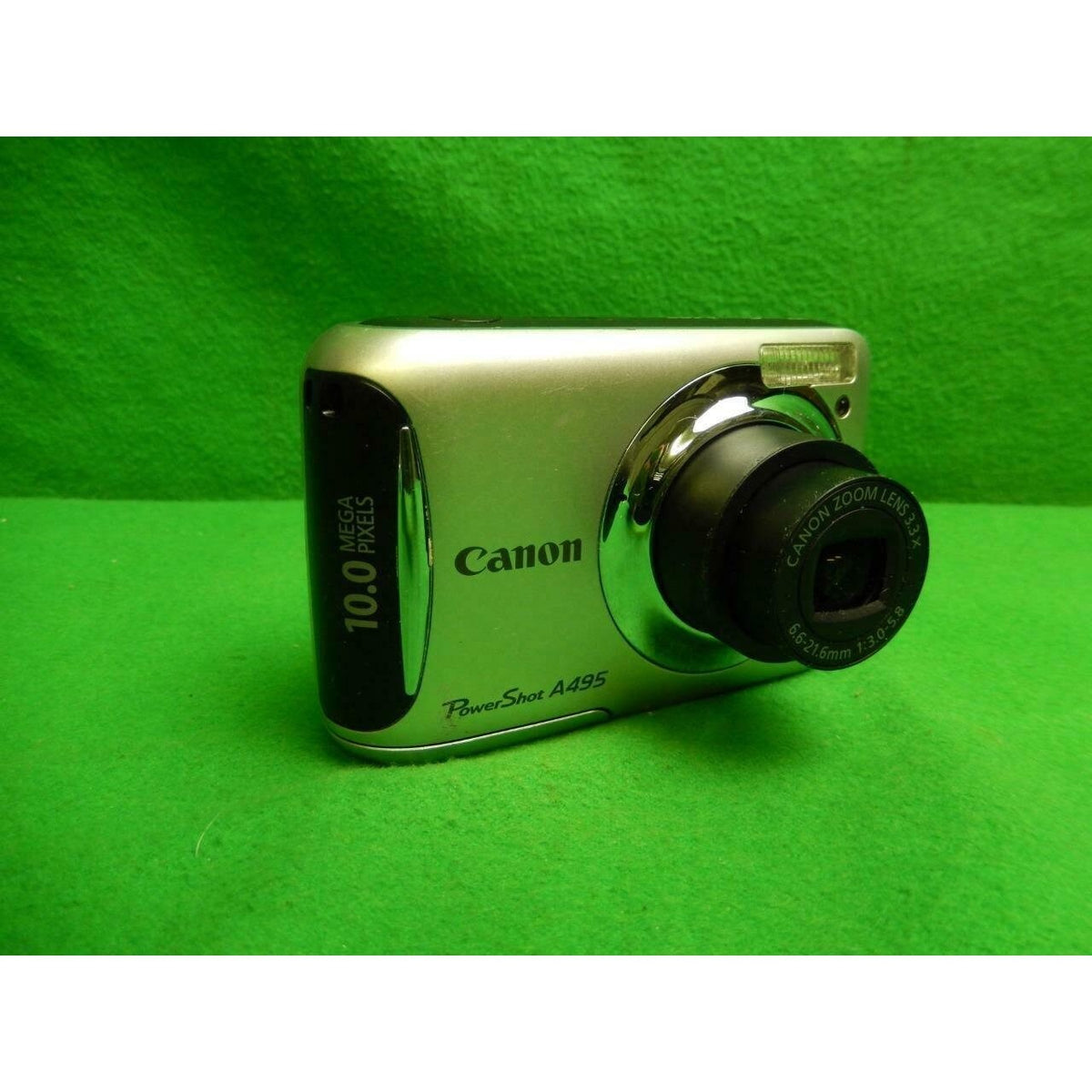 Canon PowerShot A495 本体と付属品 Canon PowerShot A495 Digital Camera with Deluxe Accessory Kit