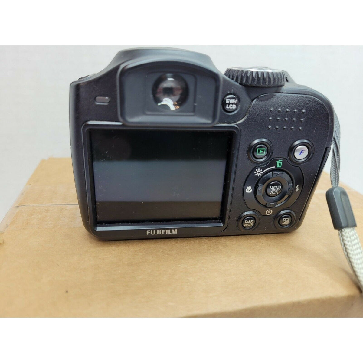 Fuji Fujifilm Finepix S700 7.1MP Digital Camera w/10x Zoom