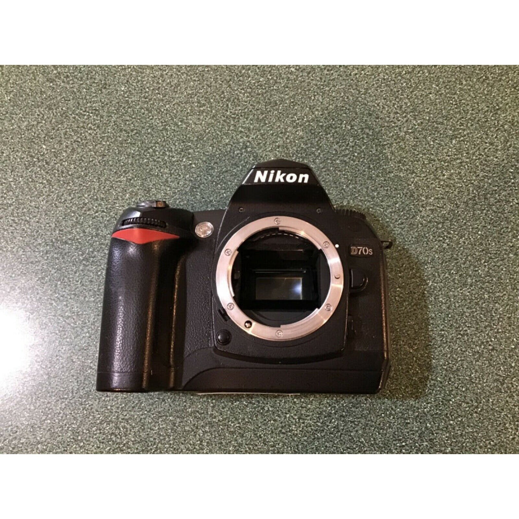 Nikon D70s 6.1 MP Camera