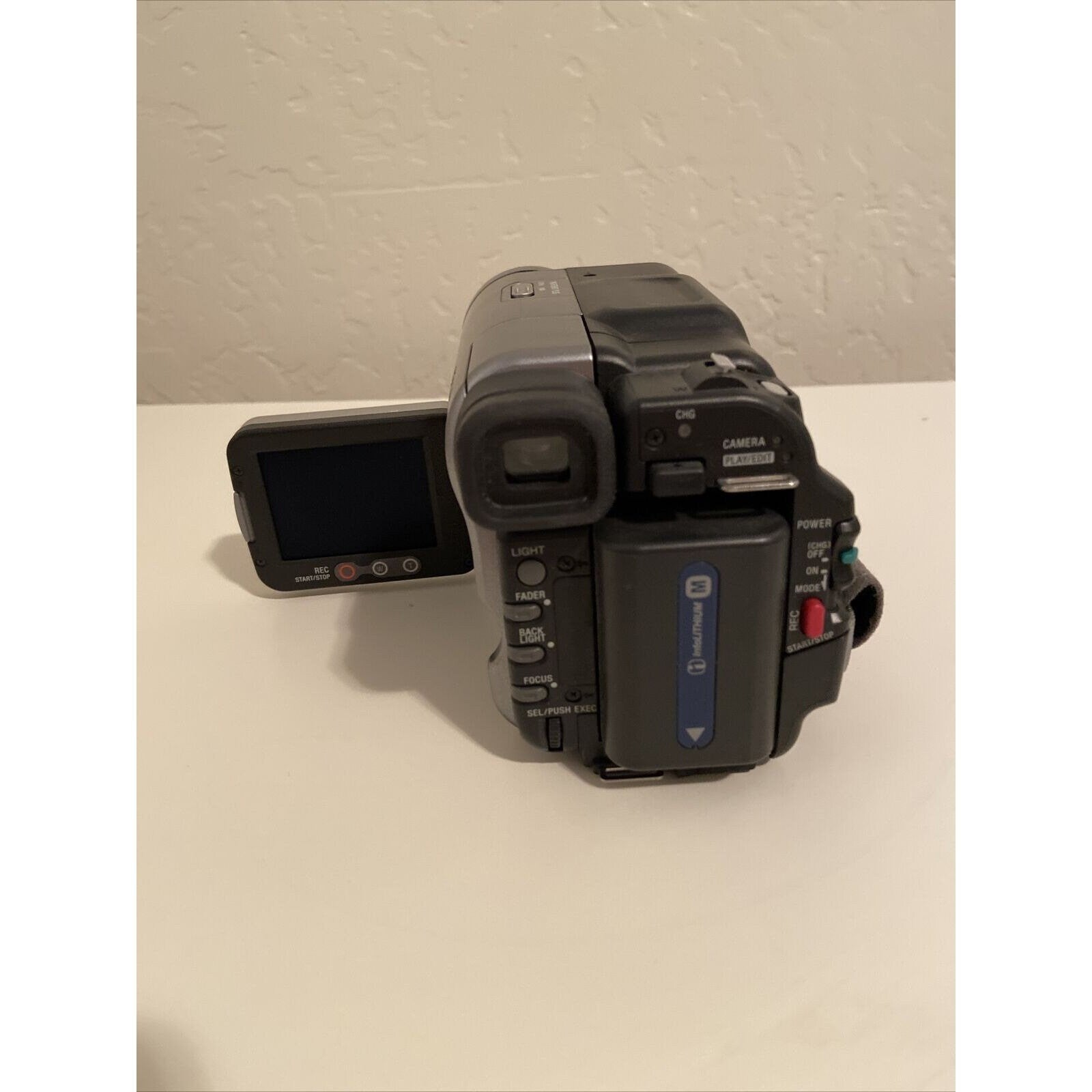 Sony Handycam DCR-TRV280 Digital-8 Camcorder