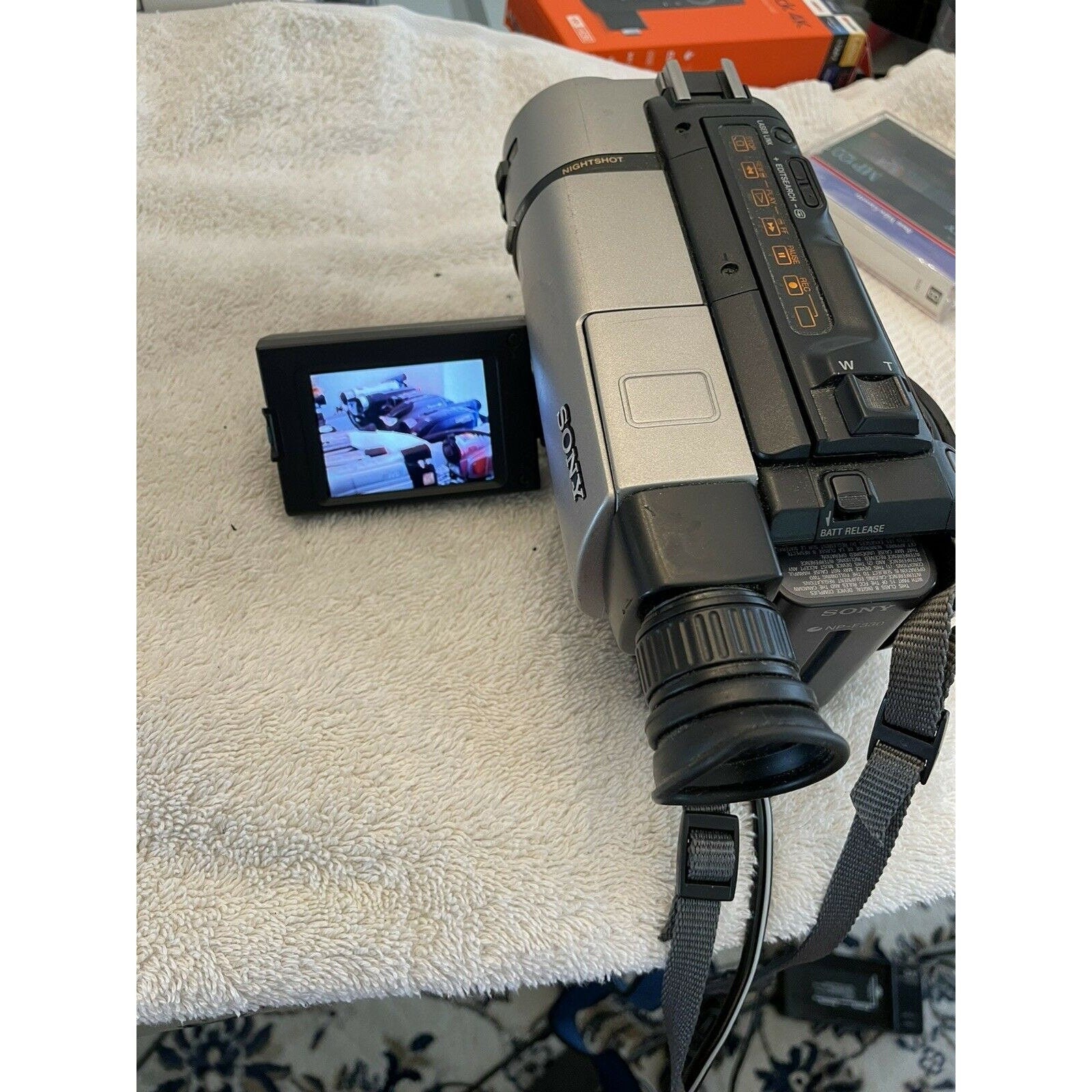 Sony CCD-TRV65 Camcorder
