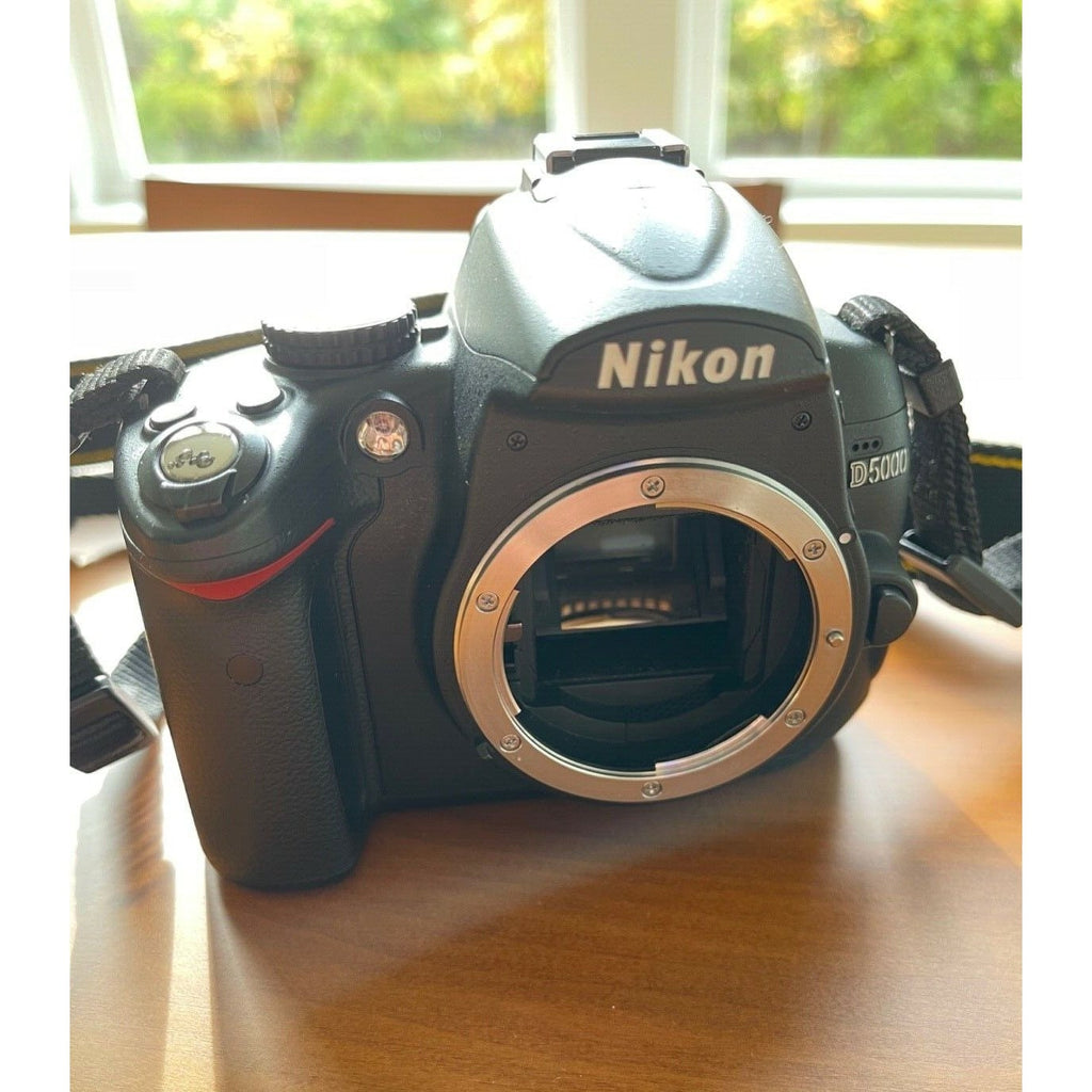 Nikon D5000 12.3MP Digital SLR Camera Body