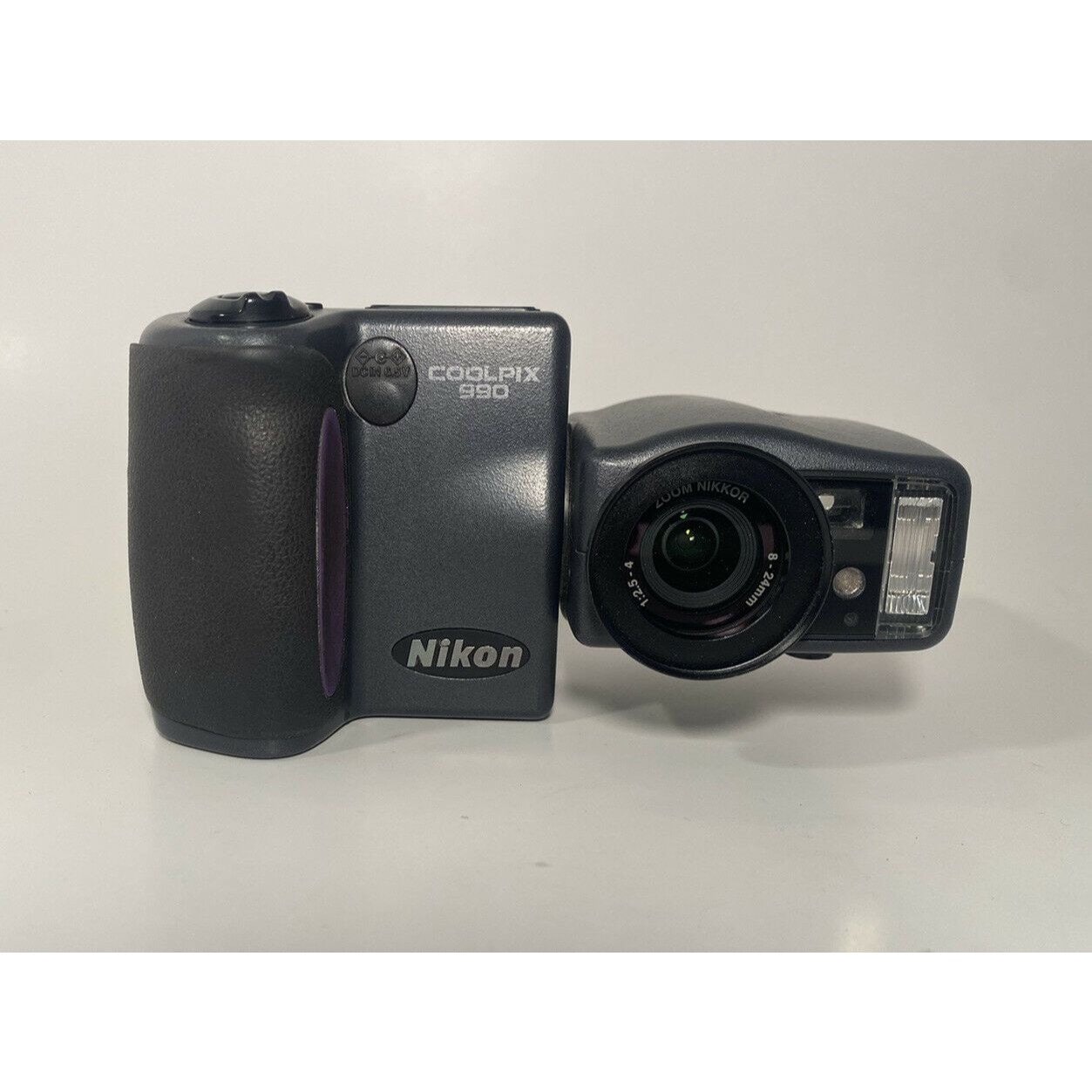 Nikon Coolpix 990 Camera