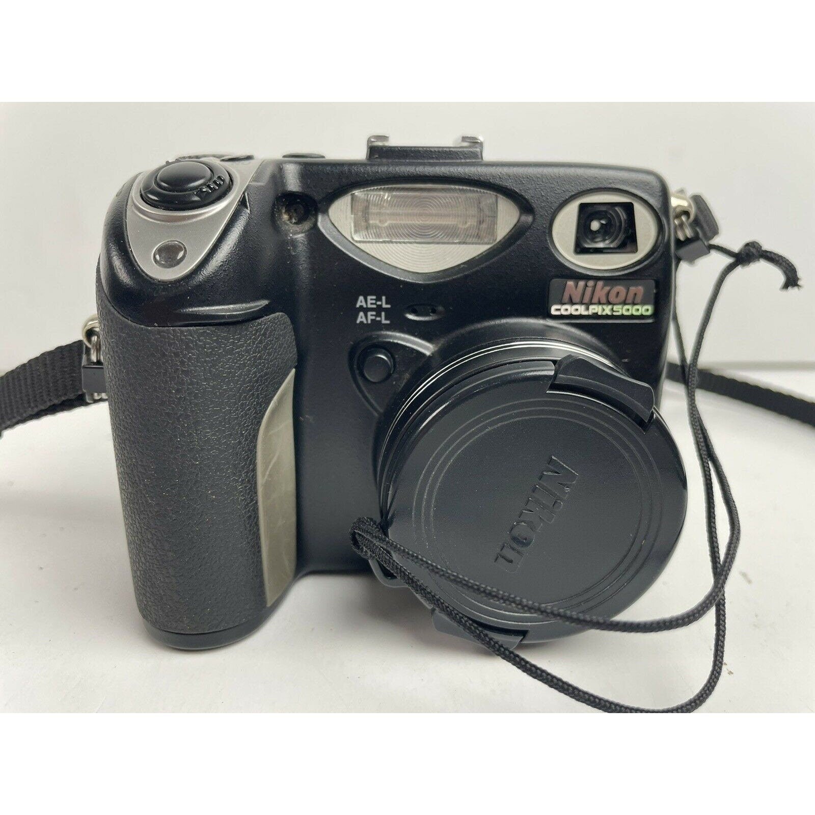 Nikon COOLPIX 5000 5.0MP Digital Camera - Black