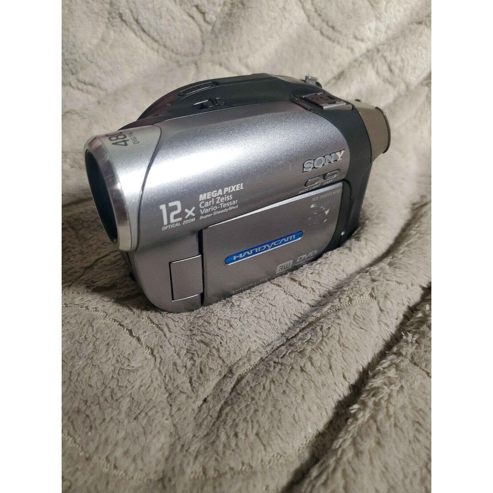 Sony HandyCam DCR-DVD203 Mini DVD Camcorder Nightshot 12x Optical Zoom