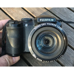 Fujifilm FinePix s4800 digital camera 16 Megapixels and 30x Super-zoom