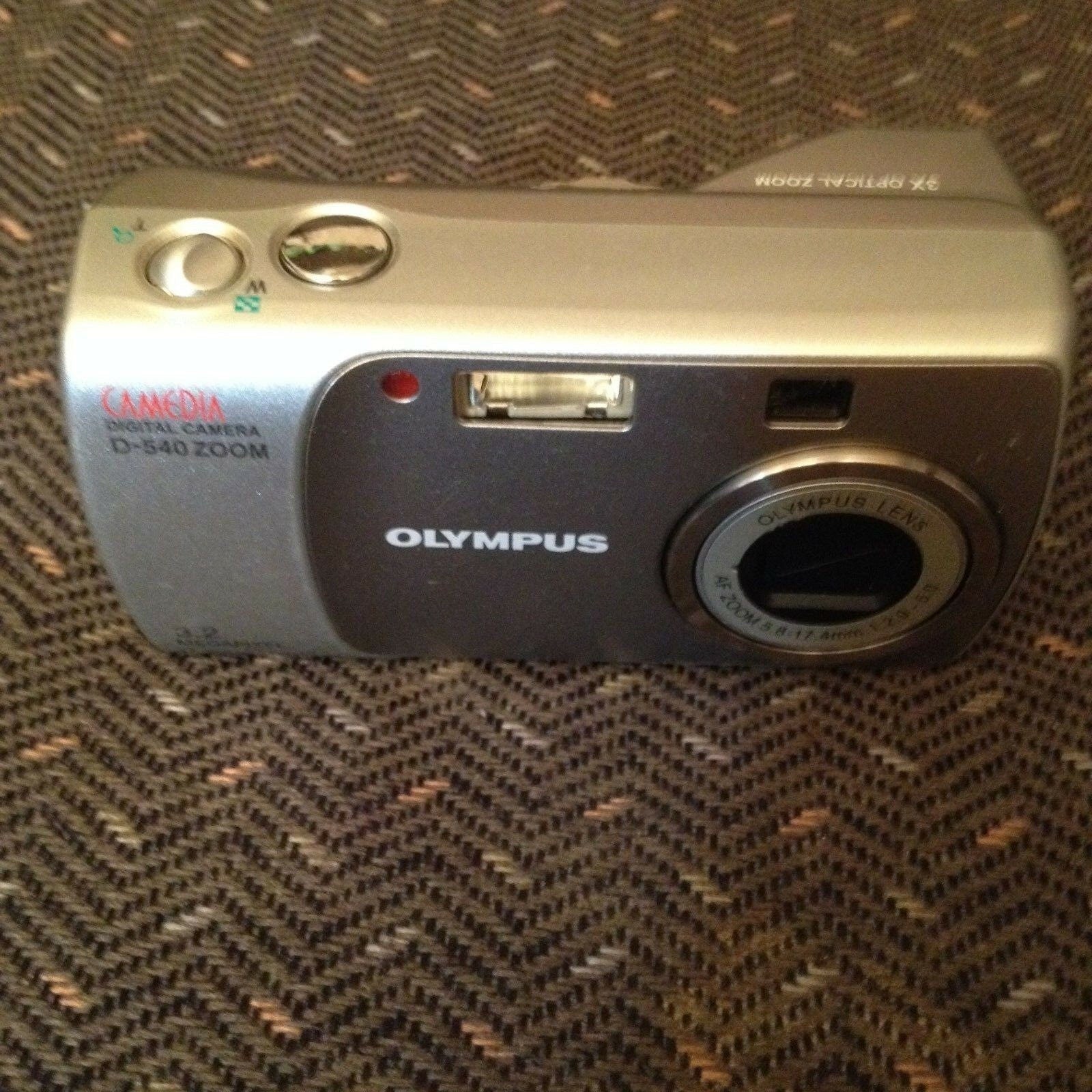 Olympus CAMEDIA D-540 ZOOM 3.2MP Digital Camera w/ 3x optical zoom - silver