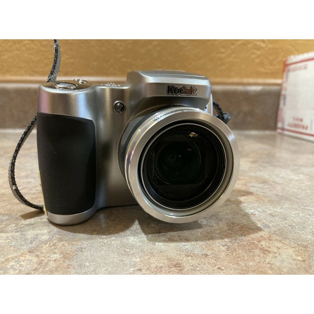 Kodak EasyShare Z710 Digital Camera w Strap 10x 7.1 MP Silver