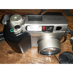 Olympus CAMEDIA C-2040 Zoom 2.1MP Digital Camera - Black & Metallic Silver