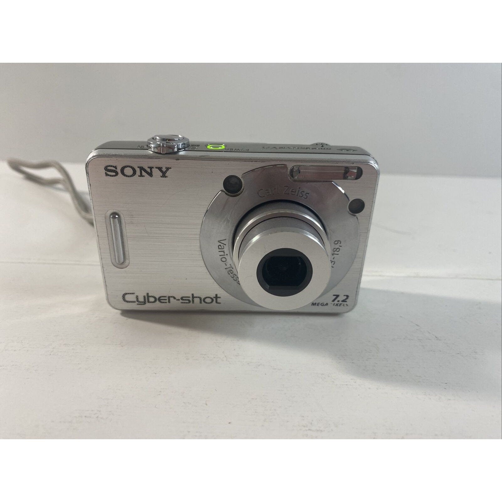 Sony Cybershot DSC-W70 Digital Camera - With Battery and charger