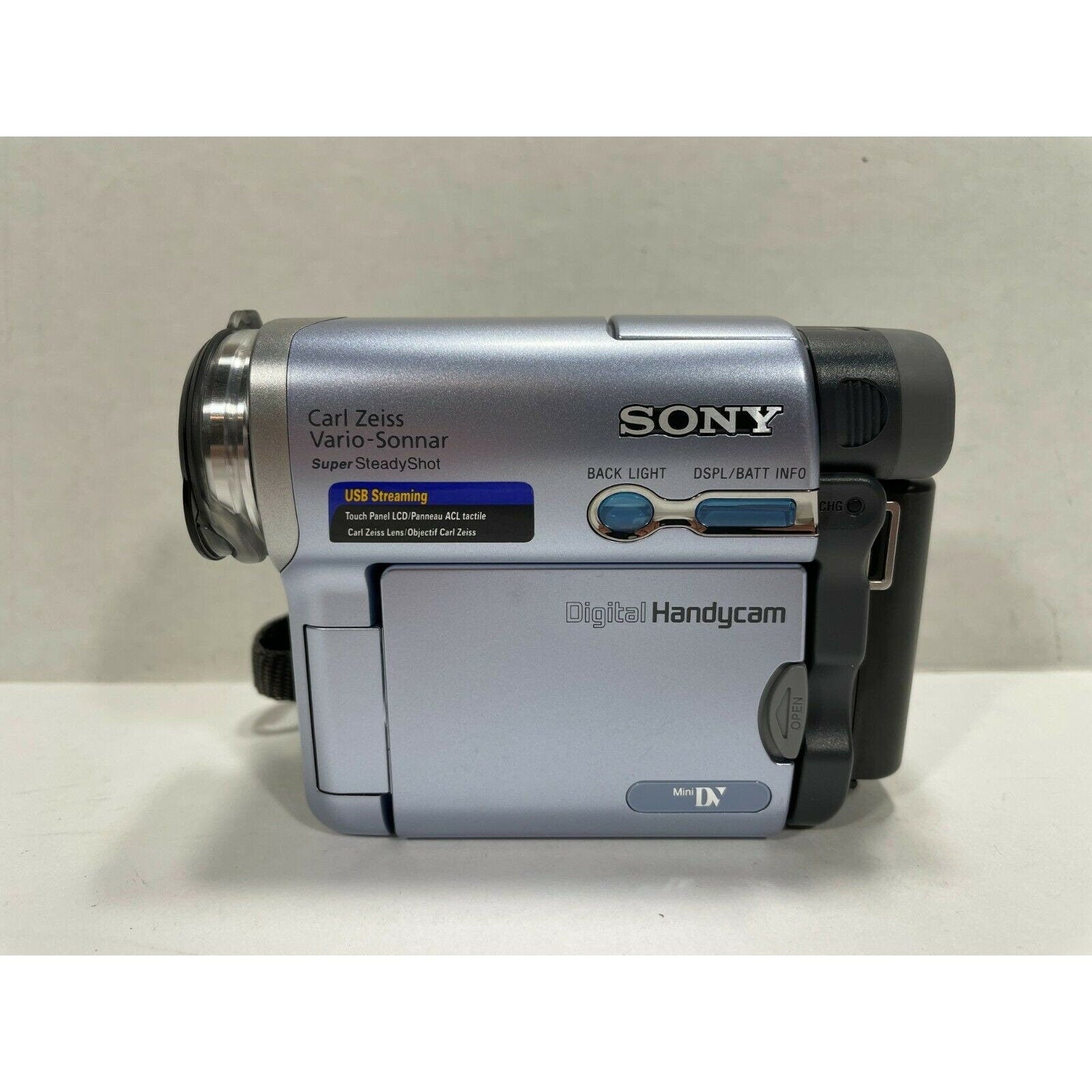 Sony DCR-TRV19 Digital Video Camera Recorder Handycam