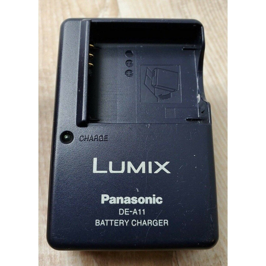 Panasonic LUMIX DE-A11 Battery Charger