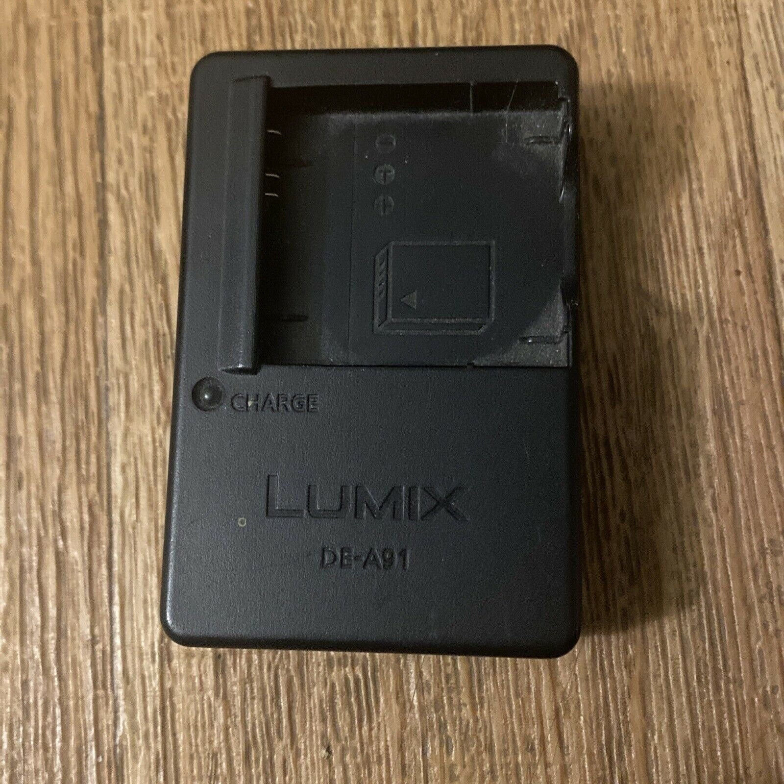 Panasonic Lumix DE-A91 Camera Battery Charger DE-A91B