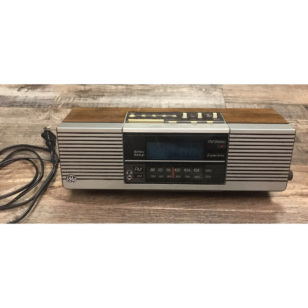 General Electric Model 7-4945A GE AM/FM Dual Alarm Clock Radio Woodgrain