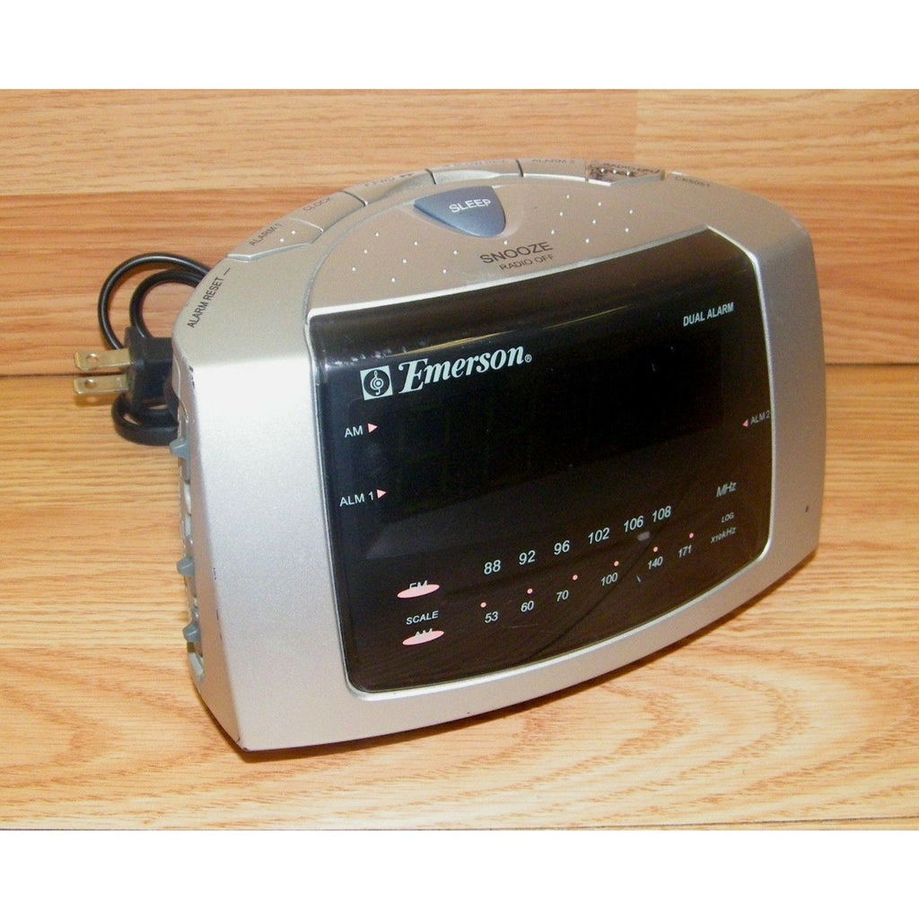 Emerson (CK5051) Dual Alarm Clock AM / FM Radio With Snooze