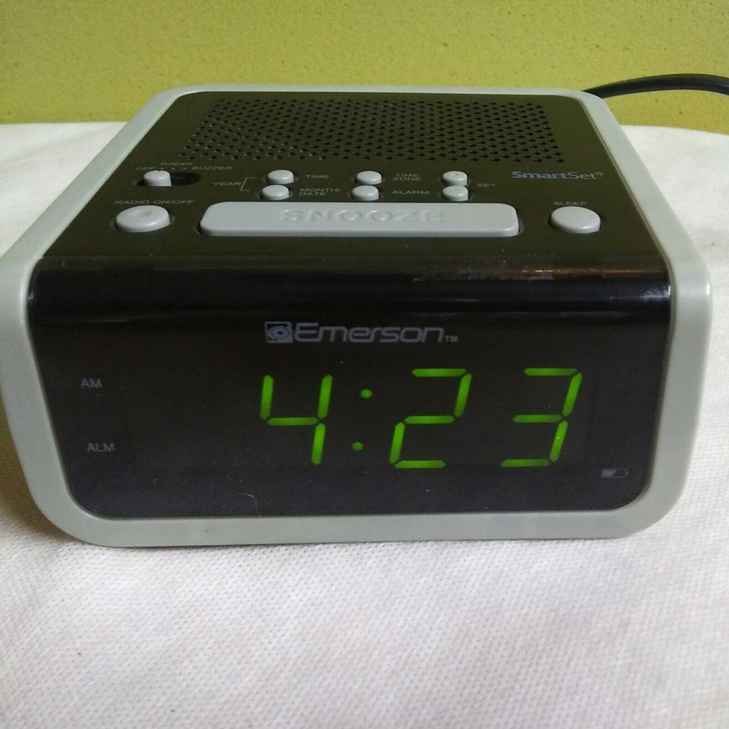 Emerson Clock Radio Alarm Smart Set AM FM Electric Time Date WORKS Model CKS1702