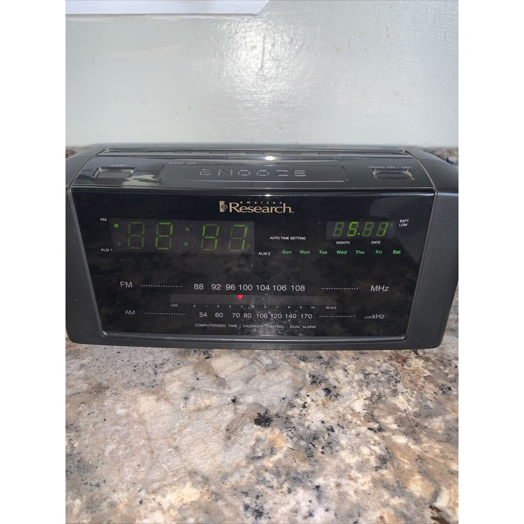 Emerson Research Smart Set Dual Alarm Clock Radio Snooze Black CKS2000