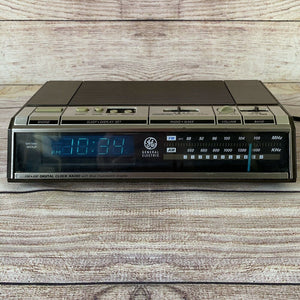 General Electric GE 7-4646A Am/FM Digital Clock Radio w Blue LCD Display