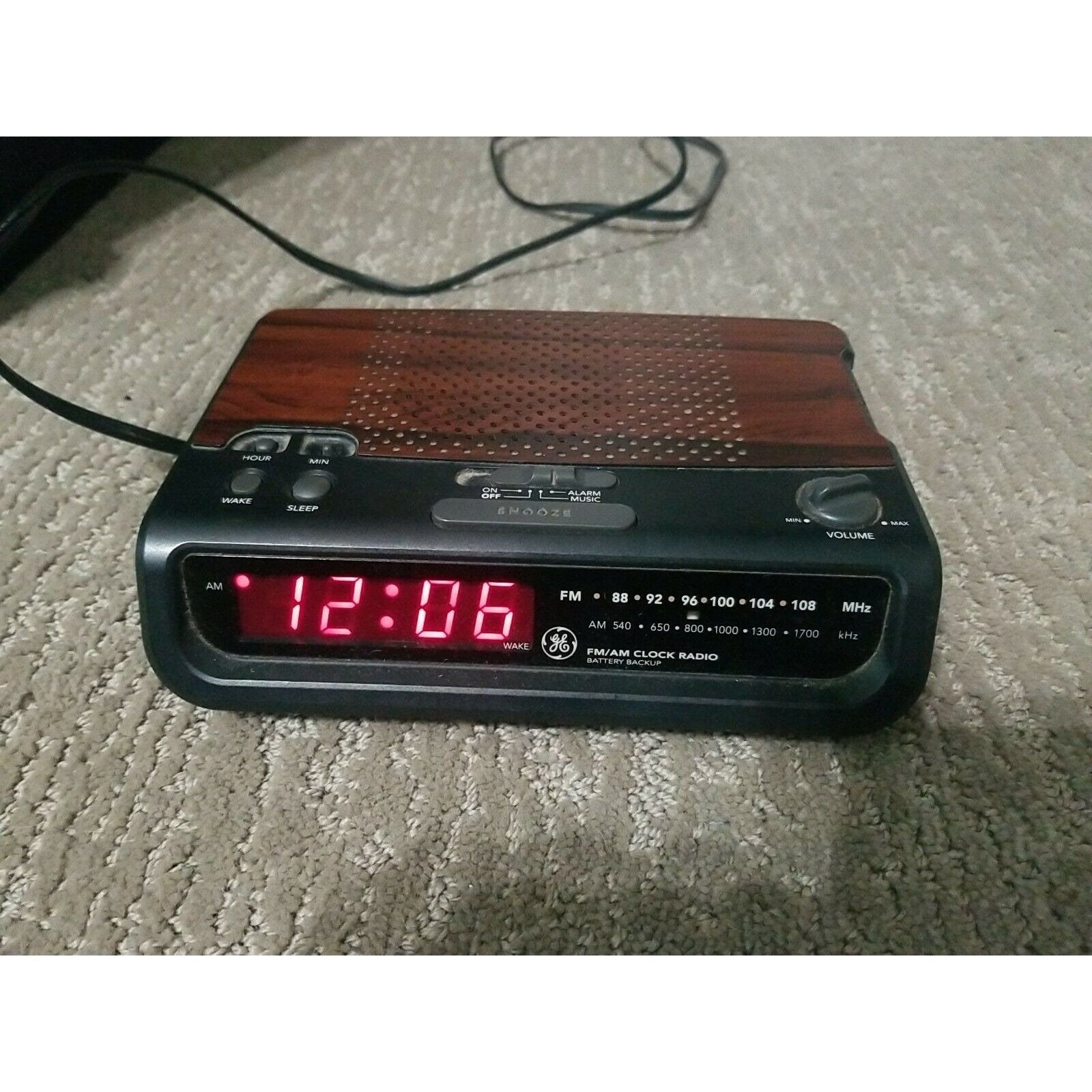 GE General Electric Digital Alarm Clock Radio - Woodgrain Model 7-4613A