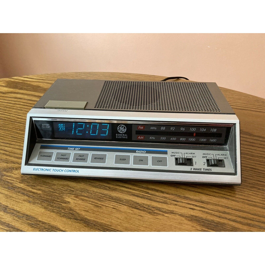 General Electric GE 7-4663A Electronic Touch Control Alarm Clock Radio