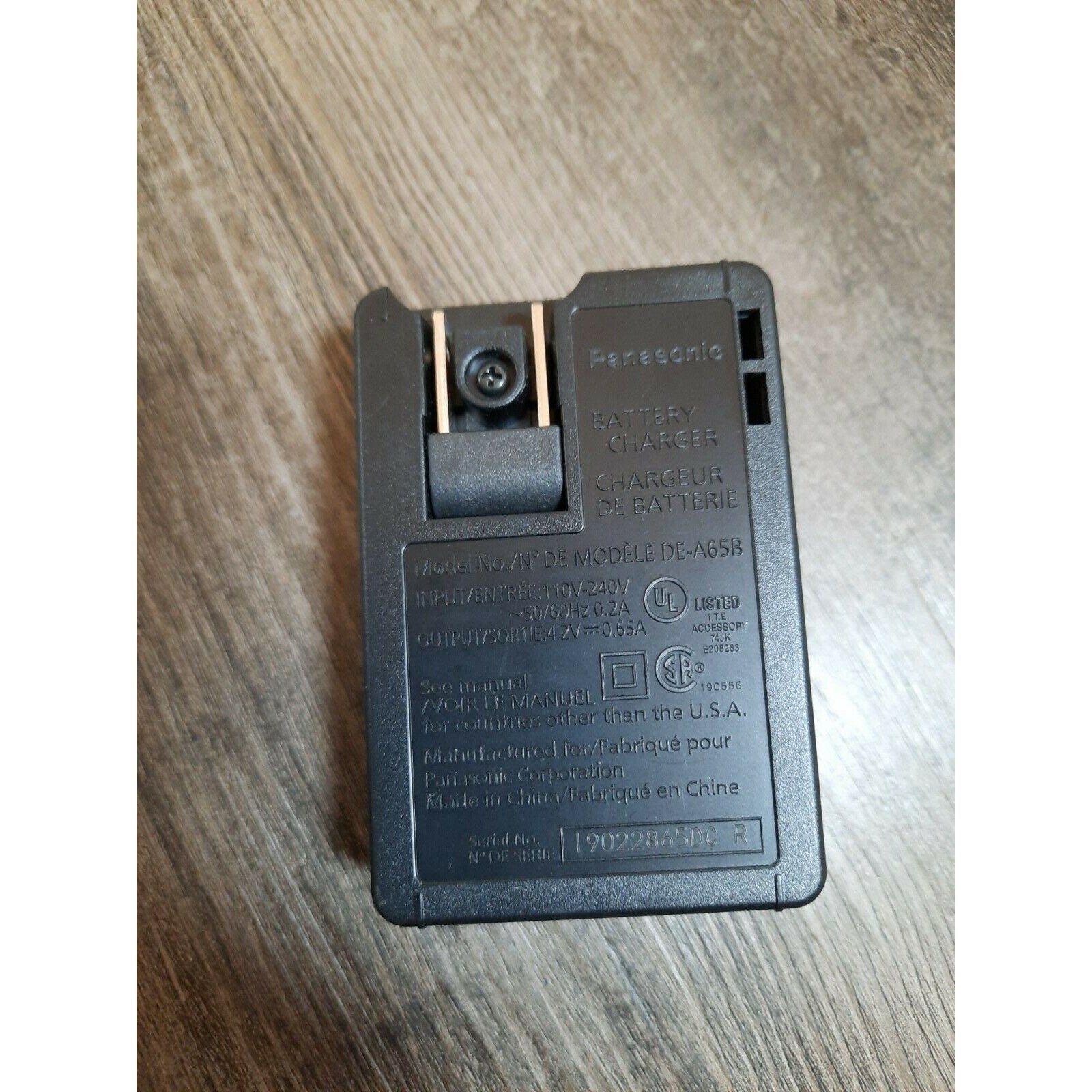 Panasonic LUMIX DE-A65 Battery Charger