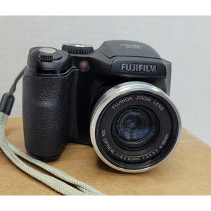 Fuji Fujifilm Finepix S700 7.1MP Digital Camera w/10x Zoom