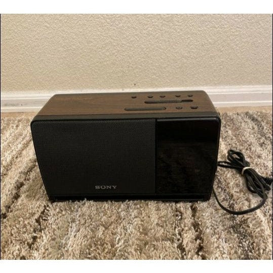 Sony Dream Machine AM/FM alarm clock Radio ICF-C900 wood grain