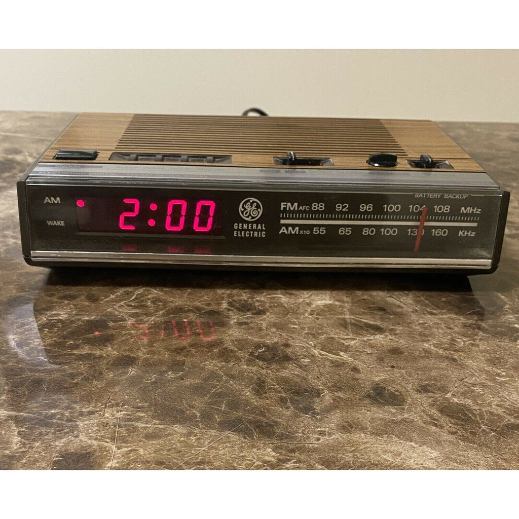 General Electric 7-4624B AM/FM Radio Wood Grain