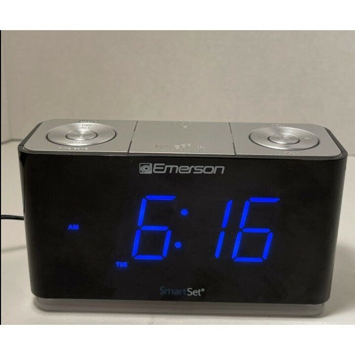 Emerson SmartSet Dual Alarm Clock Radio USB Bluetooth Night Light CKS1507