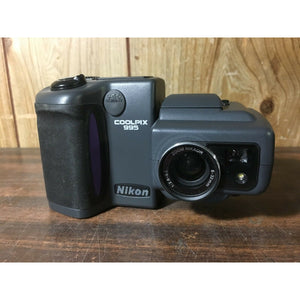 Nikon COOLPIX 995 3.2MP Digital Camera