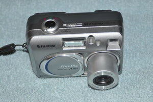 Fujifilm FinePix A205 2.0MP Digital Camera 3X Zoom Silver