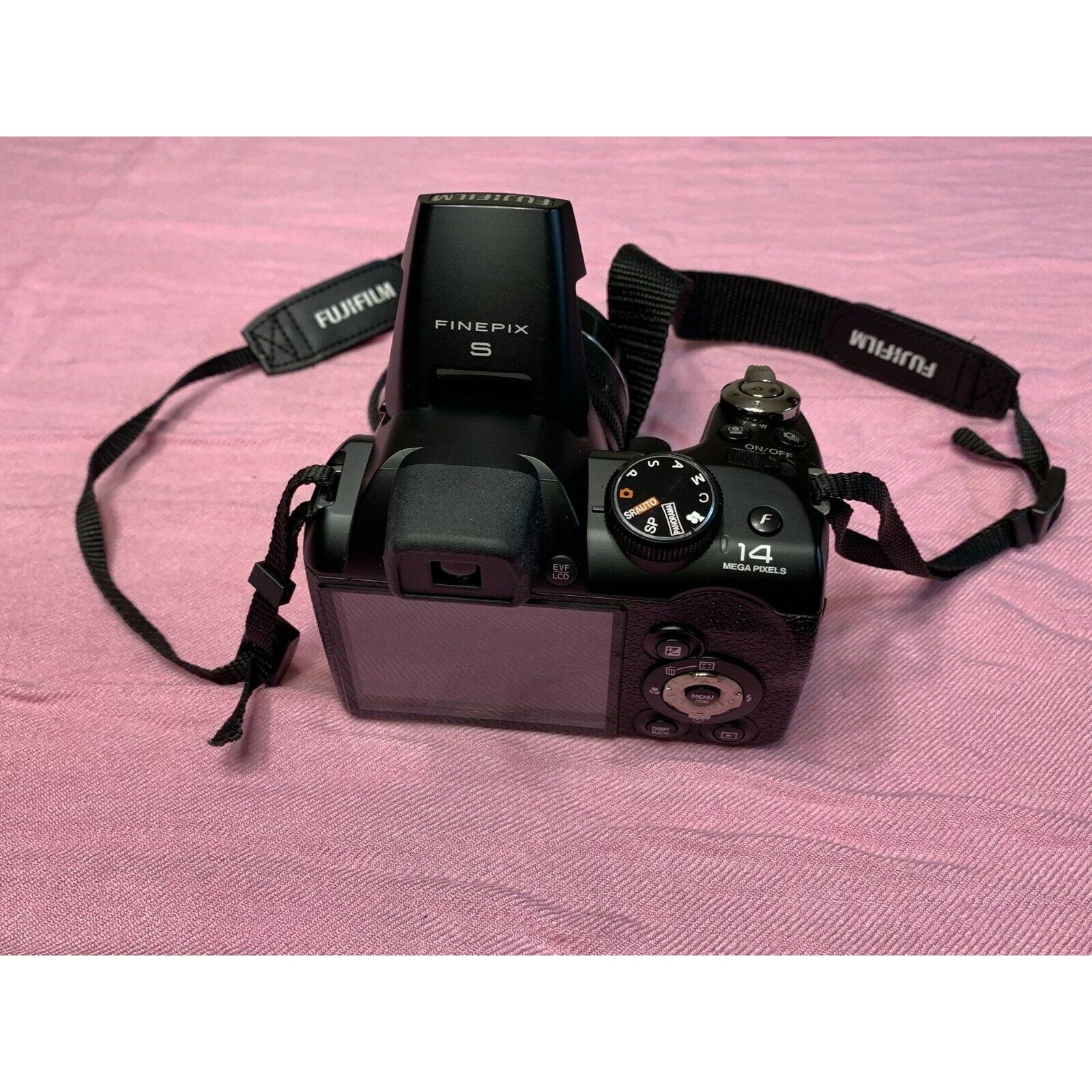 Fujufilm Finepix S4200 24mm Digital Camera 14 MP 24x Optical Zoom