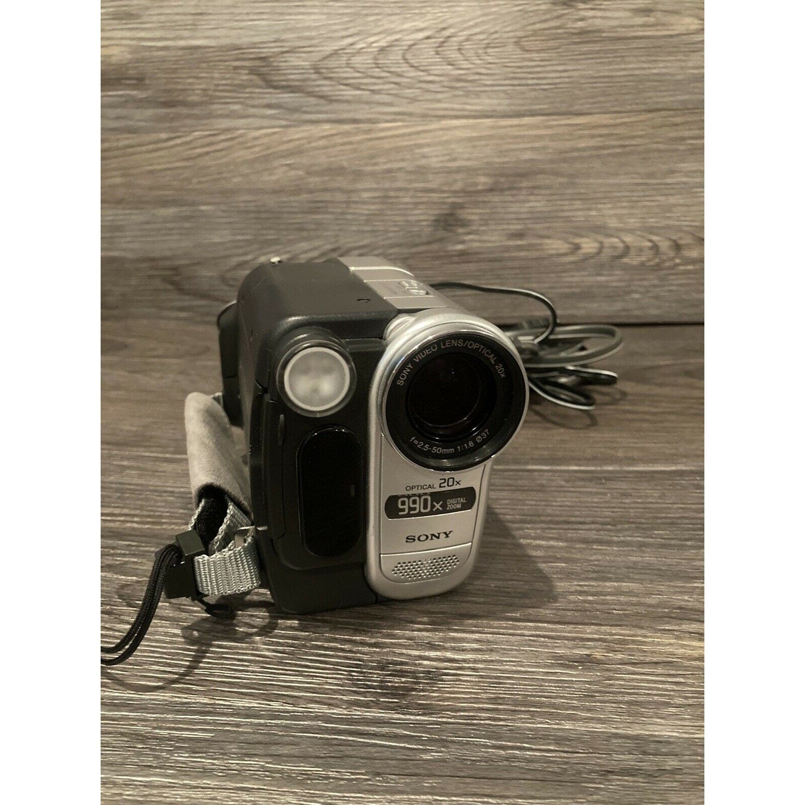 Sony CCD-TRV138 Hi-8 Handycam Analog Camcorder